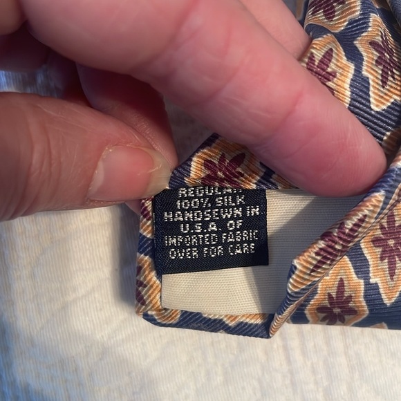 Lands’ End 100% Silk Necktie Blue Gold Red Design NWOT Career Men’s Tie - Picture 6 of 6